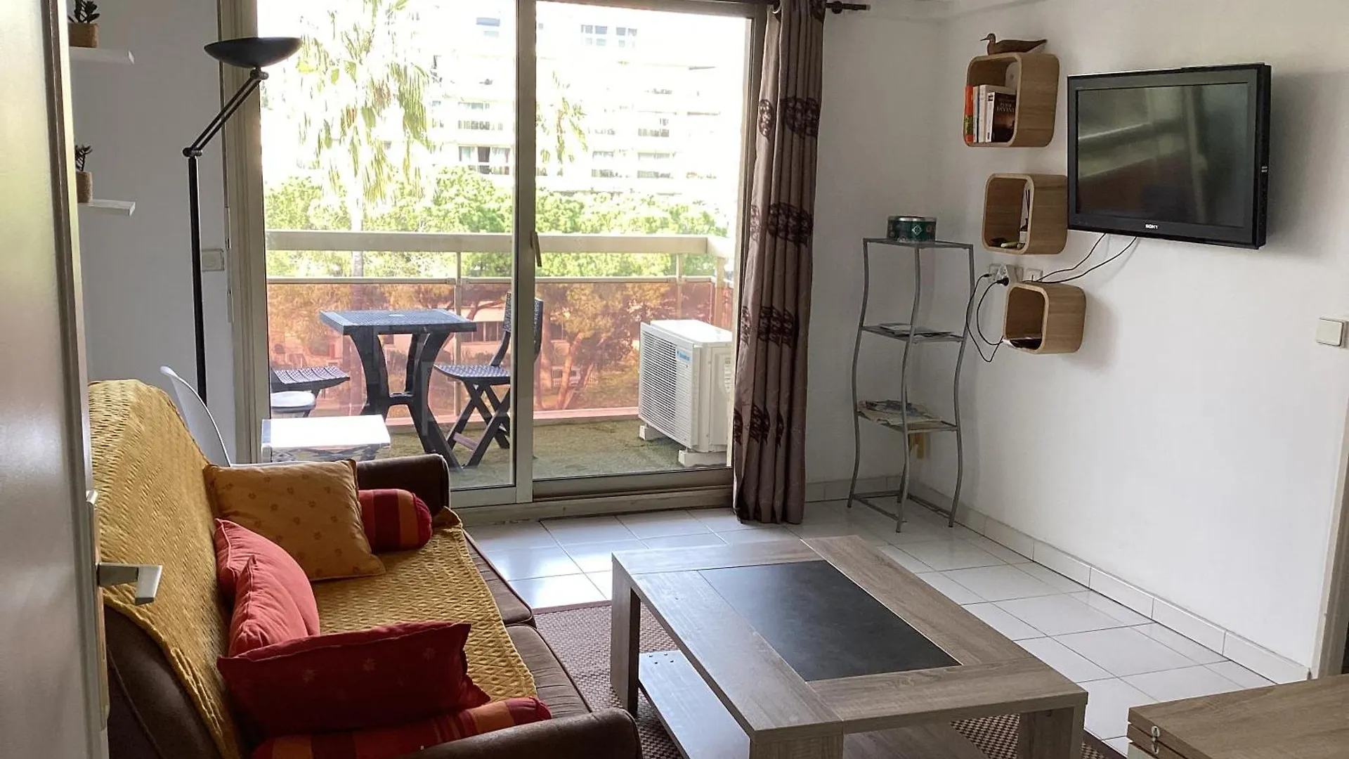 Appartement 2 Pieces Meubles A Juan Les Pins Antibes 0*,