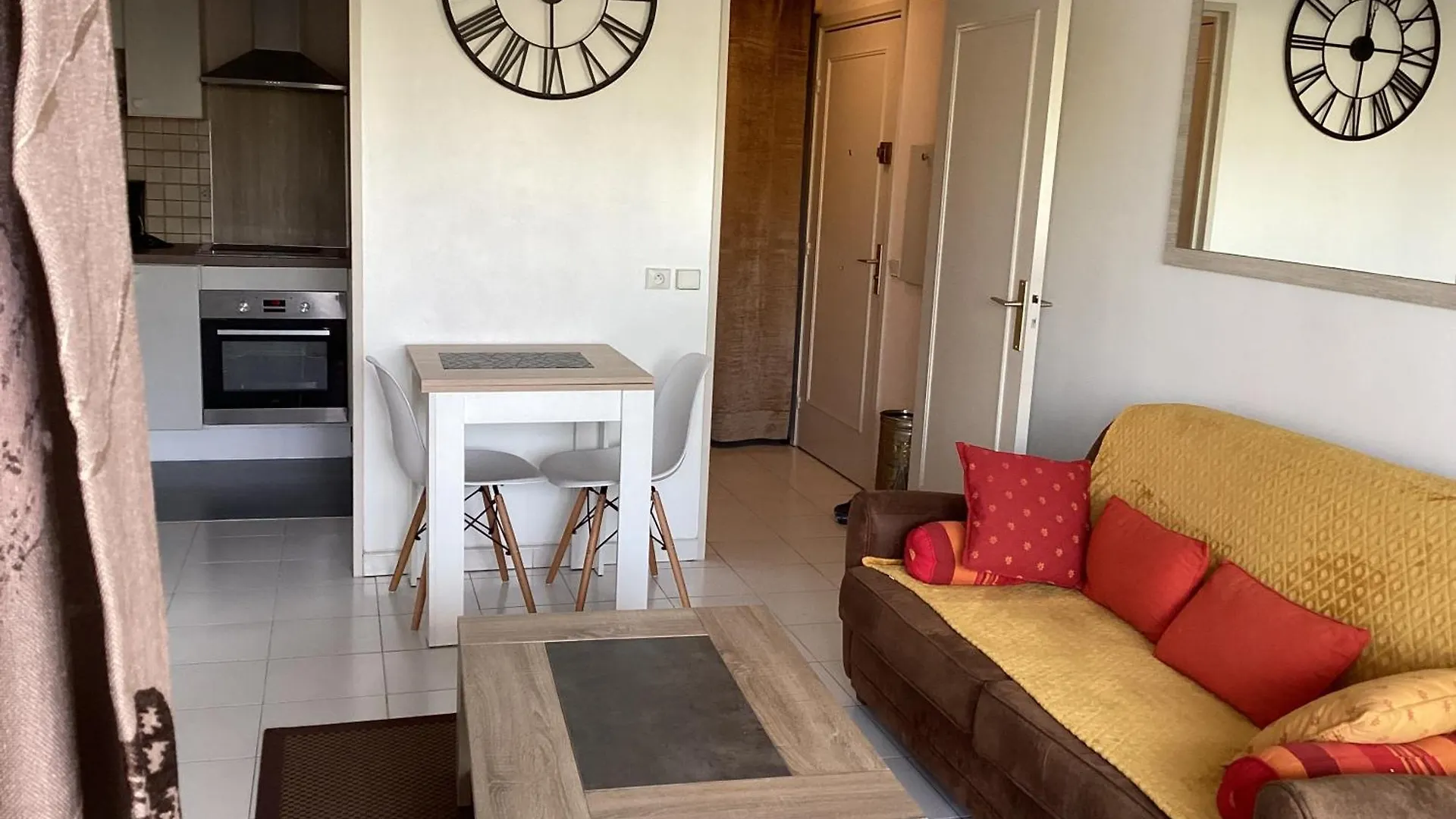 Appartement 2 Pieces Meubles A Juan Les Pins Antibes 0*,  France